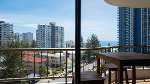 Alexander Holiday Apartments - Sunshine Coast Tourism 4