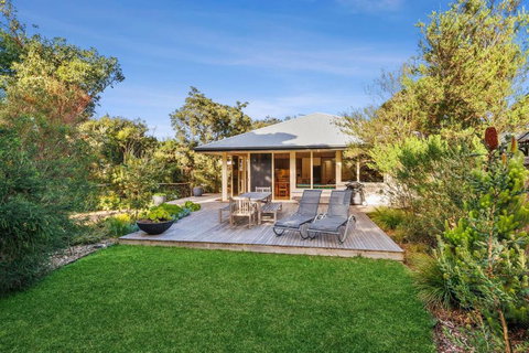 Alexander In Old Lonnie - Holiday Sunshine Coast 0