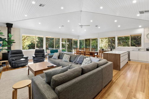 Alexander In Old Lonnie - Holiday Sunshine Coast 3