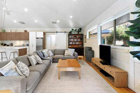 Alexander In Old Lonnie - Holiday Sunshine Coast 4