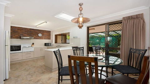 Alexander Palms - Holiday Sunshine Coast 0
