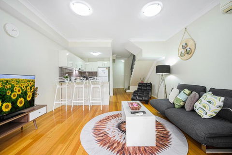 Alexandria To Sydney Central Sydney Park Shop - Holiday Sunshine Coast 0