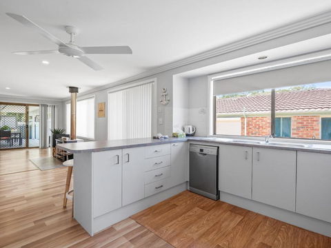 Alka Beach House - Holiday Sunshine Coast 4