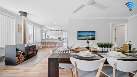 Alka Beach House - Holiday Sunshine Coast 0