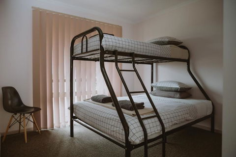 Alkoomi Chalets - Holiday Sunshine Coast 1