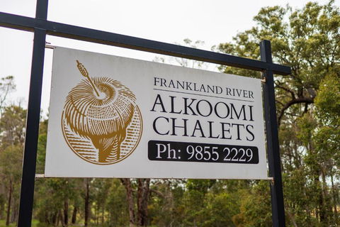 Alkoomi Chalets - Holiday Sunshine Coast 4