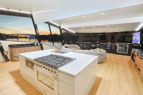 All Seasons Houseboats - Holiday Sunshine Coast 4
