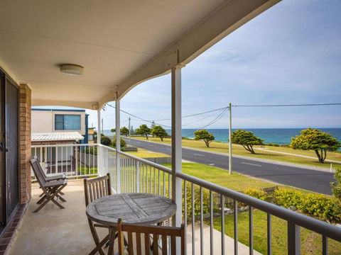Allawah Beach House - 29 Dalmeny Drive, Kianga - Holiday Sunshine Coast 2
