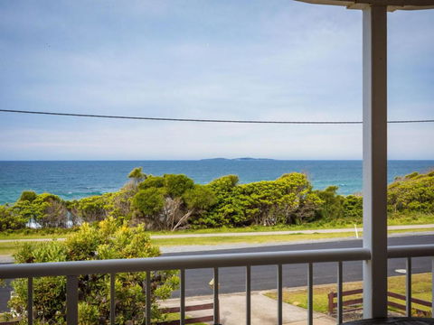 Allawah Beach House - 29 Dalmeny Drive, Kianga - Holiday Sunshine Coast 3