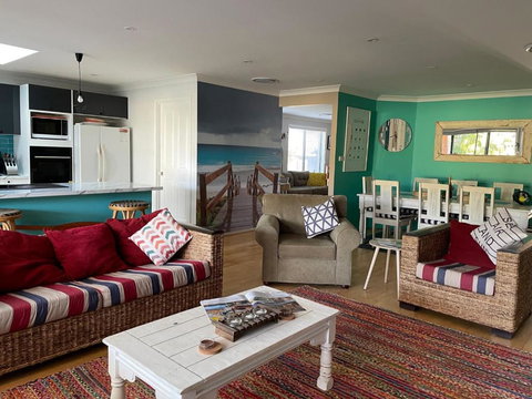 ALLE21 - Barefeet - Sunshine Coast Tourism 1