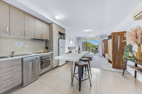 Allure 11- Airlie Central Apartments - Sunshine Coast Tourism 2