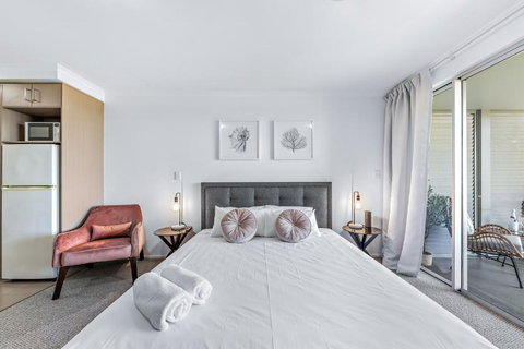 Allure 11- Airlie Central Apartments - Sunshine Coast Tourism 4