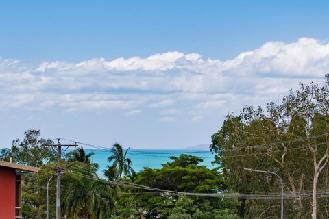 Allure 11- Airlie Central Apartments - Sunshine Coast Tourism 1