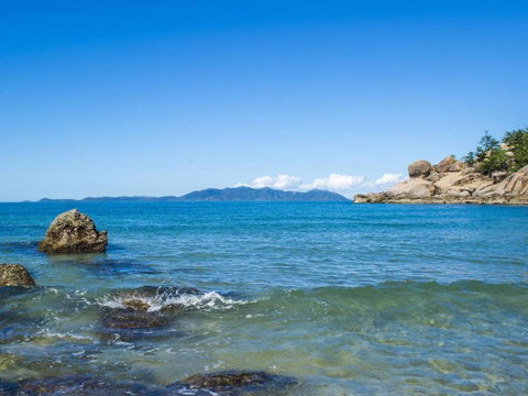 Alma Bay Holiday Unit 3 - Holiday Sunshine Coast 2