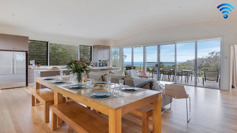 Aloha - Sunshine Coast Tourism 0