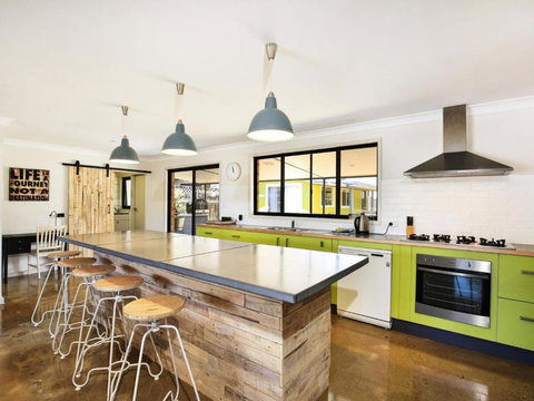 Aloha - Short Drive To Berry & The Beach - Fireplace And Firepit - Holiday Sunshine Coast 3