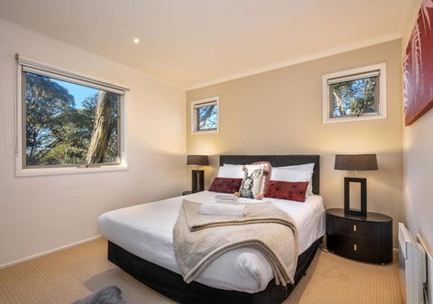 Alpenglow - Holiday Sunshine Coast 1