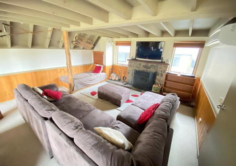 Alpine Star - Holiday Sunshine Coast 1