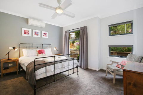 Always Bright - A Bright Escape - Holiday Sunshine Coast 0