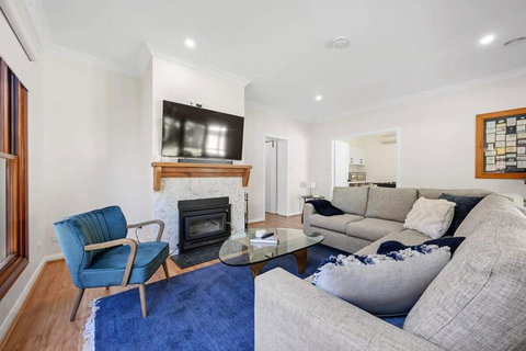 Amarde - Contemporary Heritage Fusion, Fireplace - Sunshine Coast Tourism 1