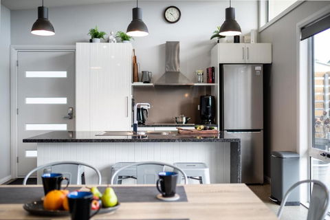 Amaroo 1 - Freycinet Holiday Houses - Sunshine Coast Tourism 1