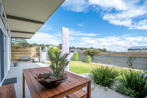 Amaroo 1 - Freycinet Holiday Houses - Sunshine Coast Tourism 3