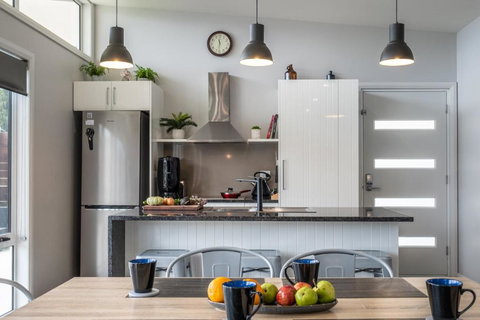 Amaroo 2 - Freycinet Holiday Houses - Holiday Sunshine Coast 1