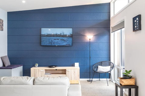 Amaroo 2 - Freycinet Holiday Houses - Holiday Sunshine Coast 2