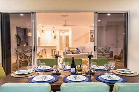 Amaroo Villa - Absolute Beachfront Port Douglas - Holiday Sunshine Coast 1
