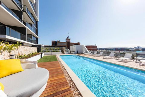 Amazing 2BR Delicate Apt, 1min To Train Station - Holiday Sunshine Coast 0