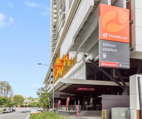 Amazing 2BR Delicate Apt, 1min To Train Station - Holiday Sunshine Coast 1