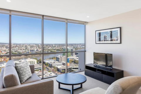 Amazing 2BR Delicate Apt, 1min To Train Station - Holiday Sunshine Coast 2