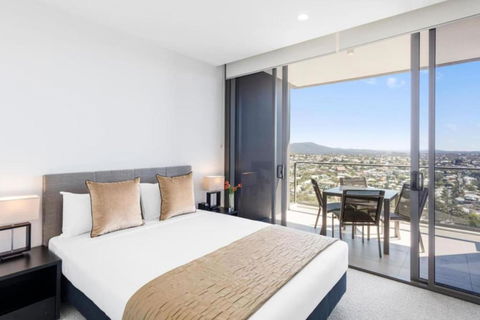 Amazing 2BR Delicate Apt, 1min To Train Station - Holiday Sunshine Coast 3
