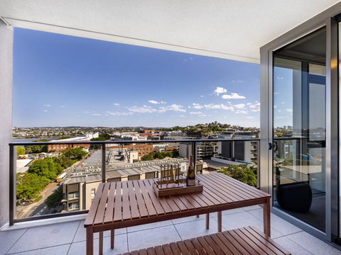 Amazing Cityview Glamourous 2BR Apt W Parkpool - Sunshine Coast Tourism 3