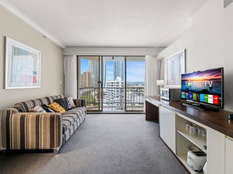 Amazing Suite With Beach Views At Prime Location - Holiday Sunshine Coast 4