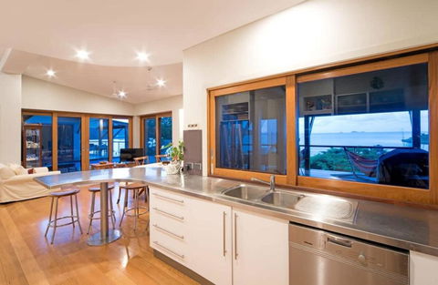 Amazing Whitsunday Views At High Tide - Holiday Sunshine Coast 3
