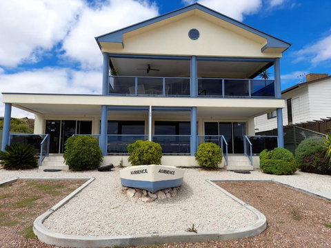 Ambience Apartments Penthouse - Sunshine Coast Tourism 4