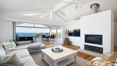 Ambleside By The Sea - Wifi Available - Holiday Sunshine Coast 0