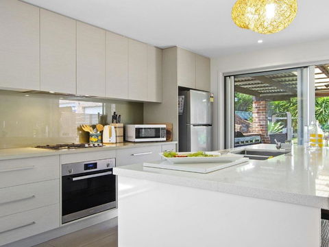Amersham - Holiday Sunshine Coast 2