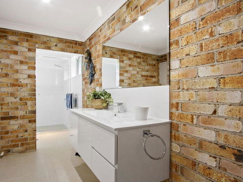 Amersham - Holiday Sunshine Coast 4
