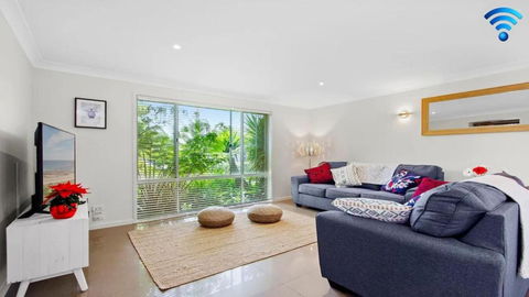 Amersham - Holiday Sunshine Coast 0