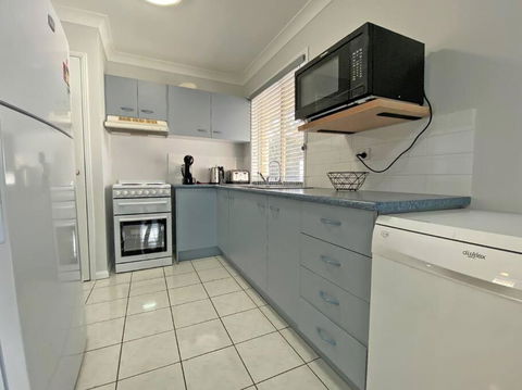 Amity Tides - Holiday Sunshine Coast 2