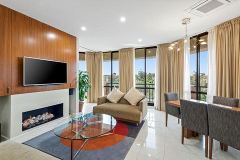 Amora Hotel Riverwalk Melbourne - Holiday Sunshine Coast 1