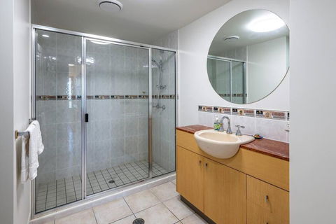 An Adorable Apartment On Abbott - Stunning Views - Holiday Sunshine Coast 1