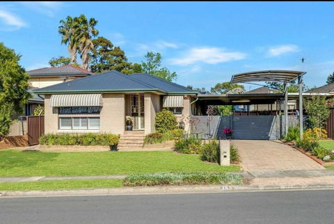 An Enchating And Enriching Home - Holiday Sunshine Coast 0
