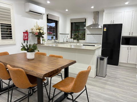 An Enchating And Enriching Home - Holiday Sunshine Coast 3