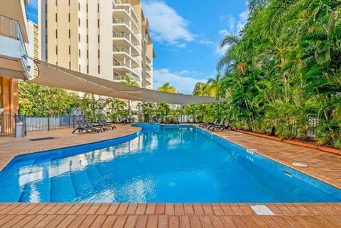 An Exceptional Seaside Esplanade Locale With Pool - Holiday Sunshine Coast 4
