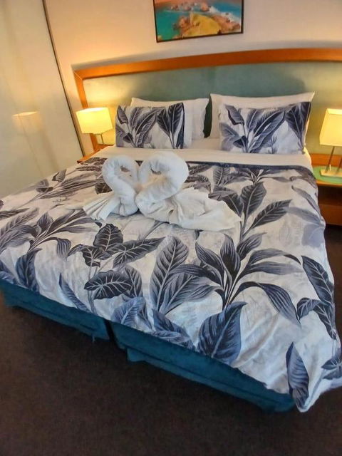 AN OCEAN,BEACHFRONT AND POOL VIEW Apartment 210 - Holiday Sunshine Coast 1