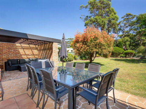 Anacapri - Pet Friendly - Opposite Beach - Fireplace - Holiday Sunshine Coast 0