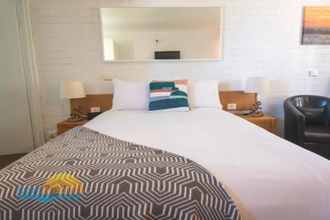 Anchor Bay Motel - Holiday Sunshine Coast 1